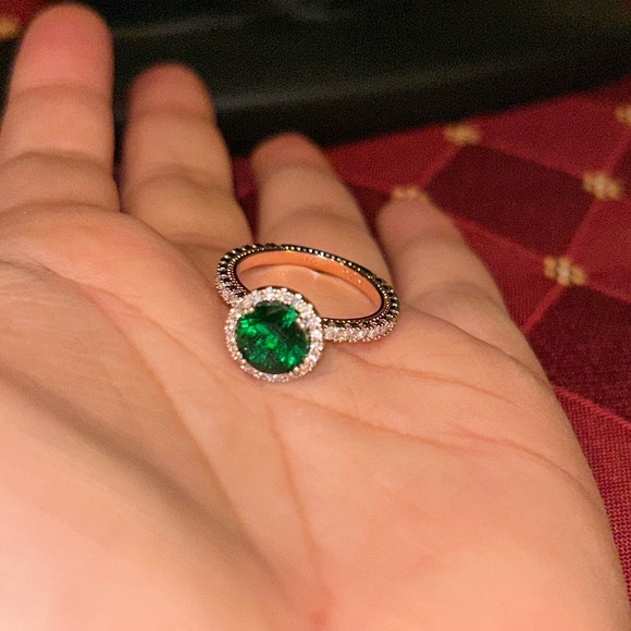 Green quartz ring lab created Diamond 💎 size 8 - Picture 3 of 5